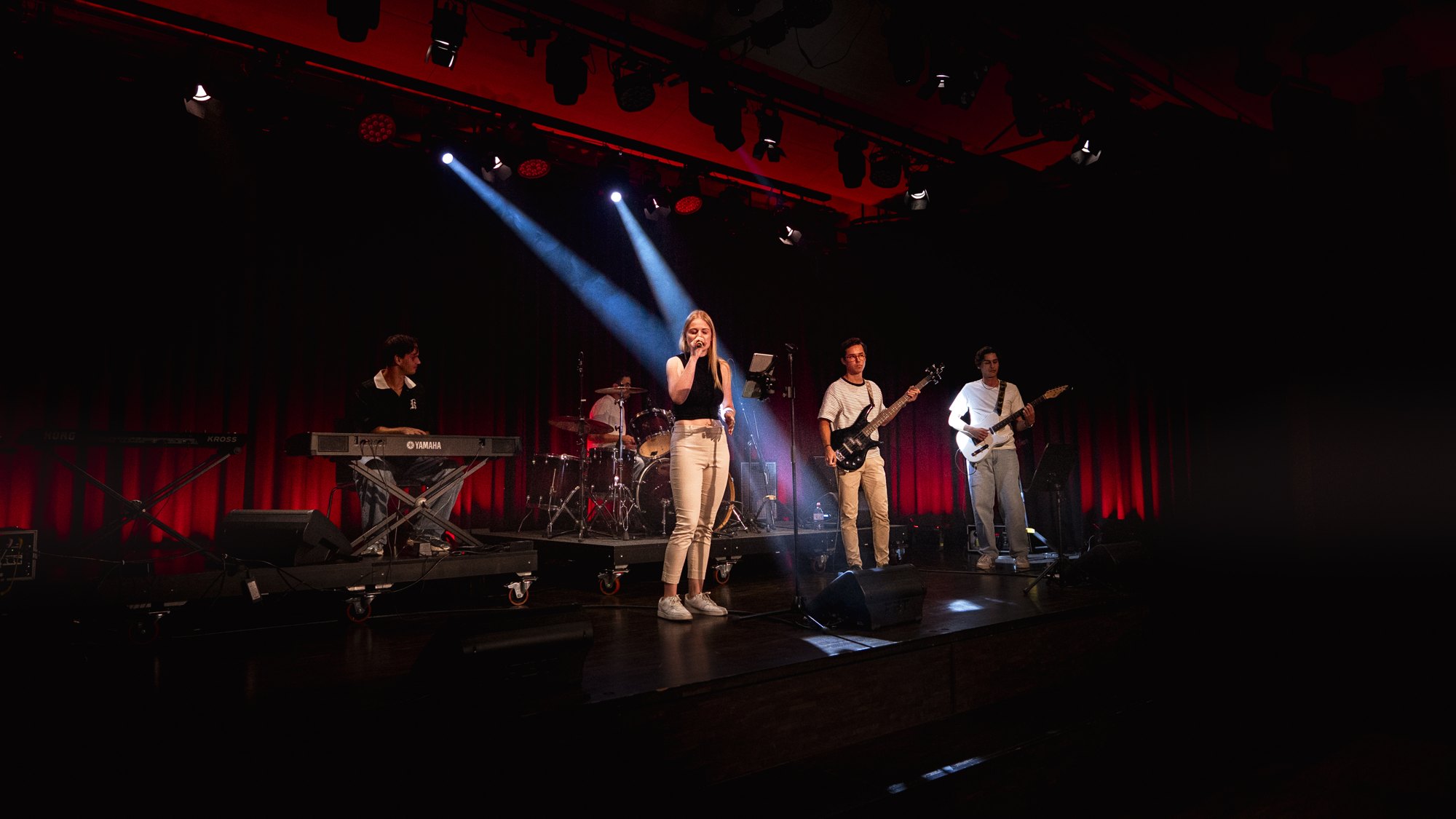 Die fünf Mitglieder von Soulful auf der Konzertbühne in Eschlikon